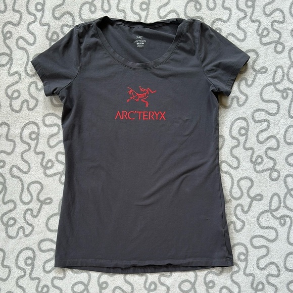 Arc'teryx Tops - Arc’teryx Gray Grpahic Tee